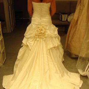 Kleinfeld’s wedding gown handmade by Pnina Tornai